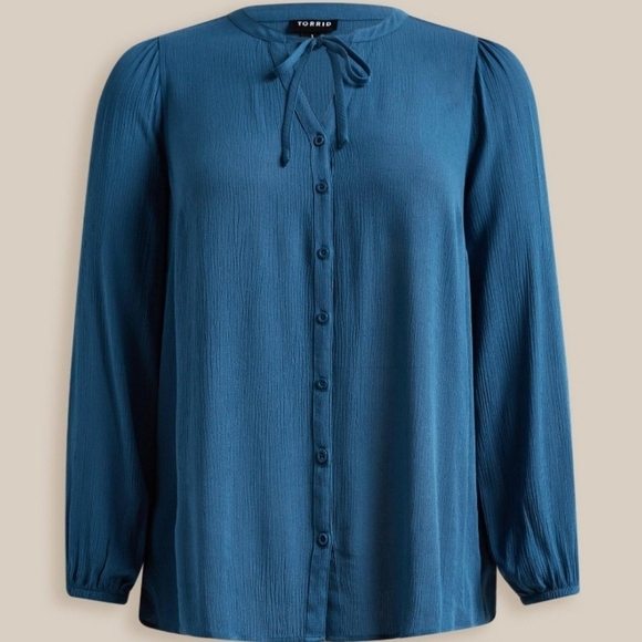 torrid Tops - Torrid Crinkle Gauze Button-Front Peasant Top